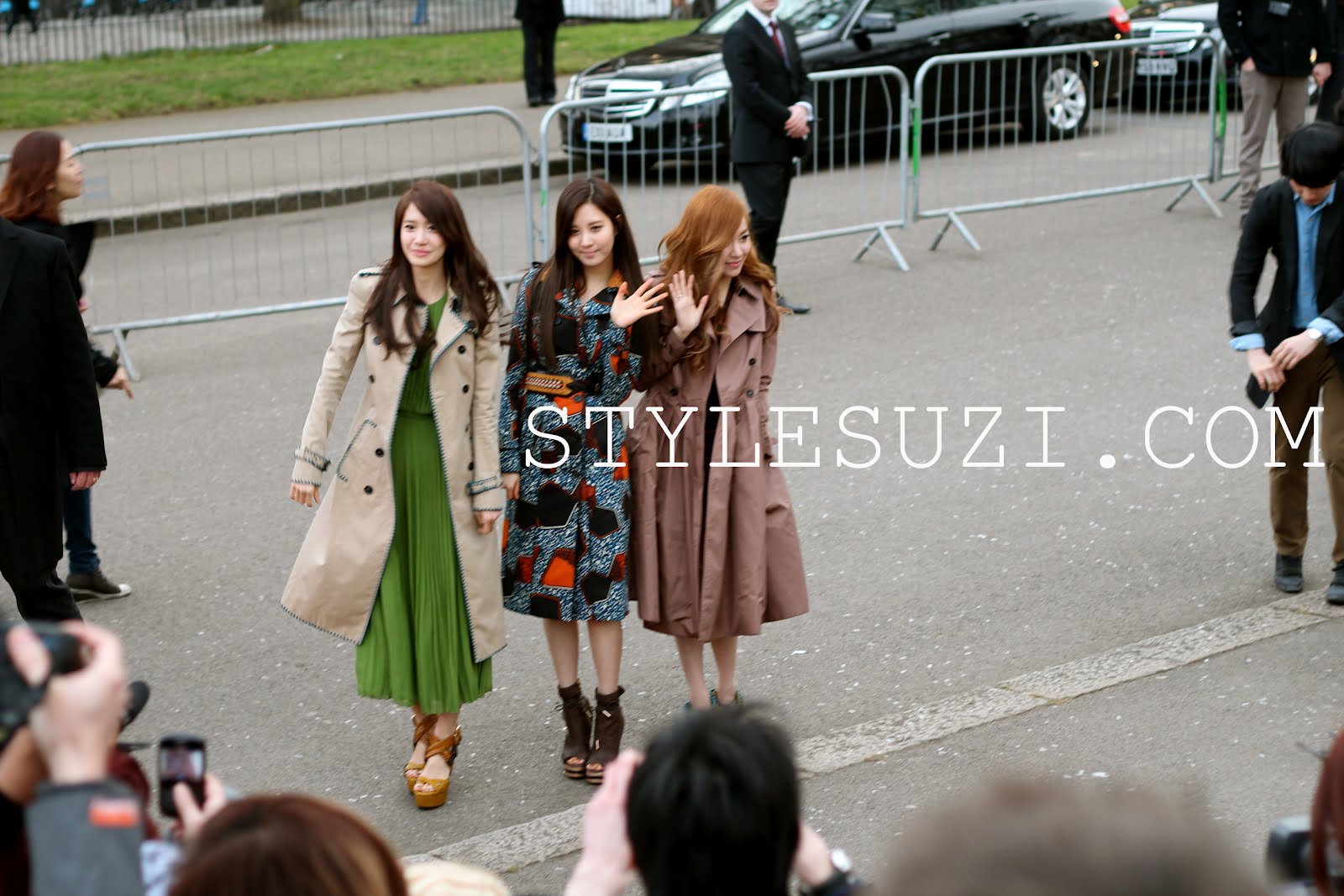 [19-02-2012][OFFICIAL] Yoona & Seohyun & Tiffany || 2012 F/W Burberry Prorsum Women's Collection Fashion Show SNSD