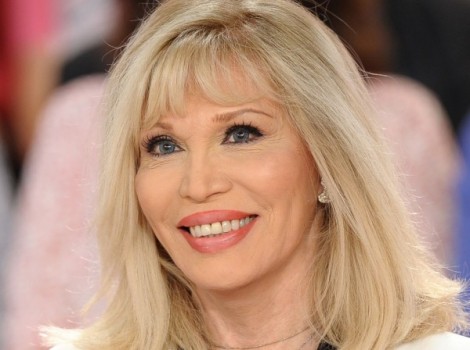 Oscar François ou une autre  histoire d'identité  - Page 22 INTERVIEW-Amanda-Lear-est-Lady-Oscar-au-Theatre-de-la-Renaissance_image_article_paysage_new