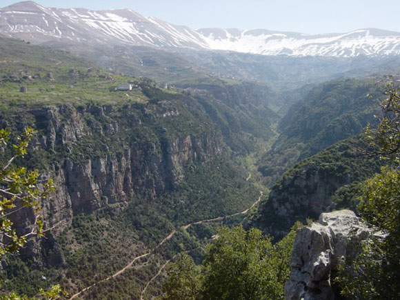 وادي قاديشا : لوحة أسطورية في لبنان  Valley-Kadisha-Lebanon-07