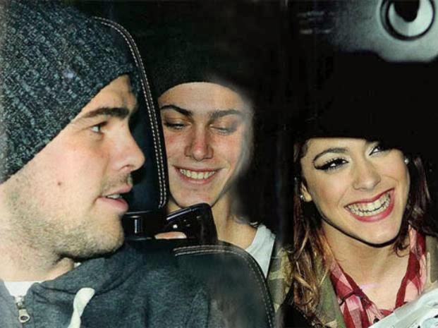 peter lanzani y martina stoessel - Página 2 11-06-violeta01.jpg_88717827