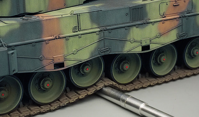 Nov: Leopard 2 A4 por Meng Models MENG%2BGerman%2BMain%2BBattle%2BTank%2BLeopard%2B2%2BA4%2Bplastic%2Bmodel%2Bkit%2Bin%2B135th%2Bscale%2B%252810%2529