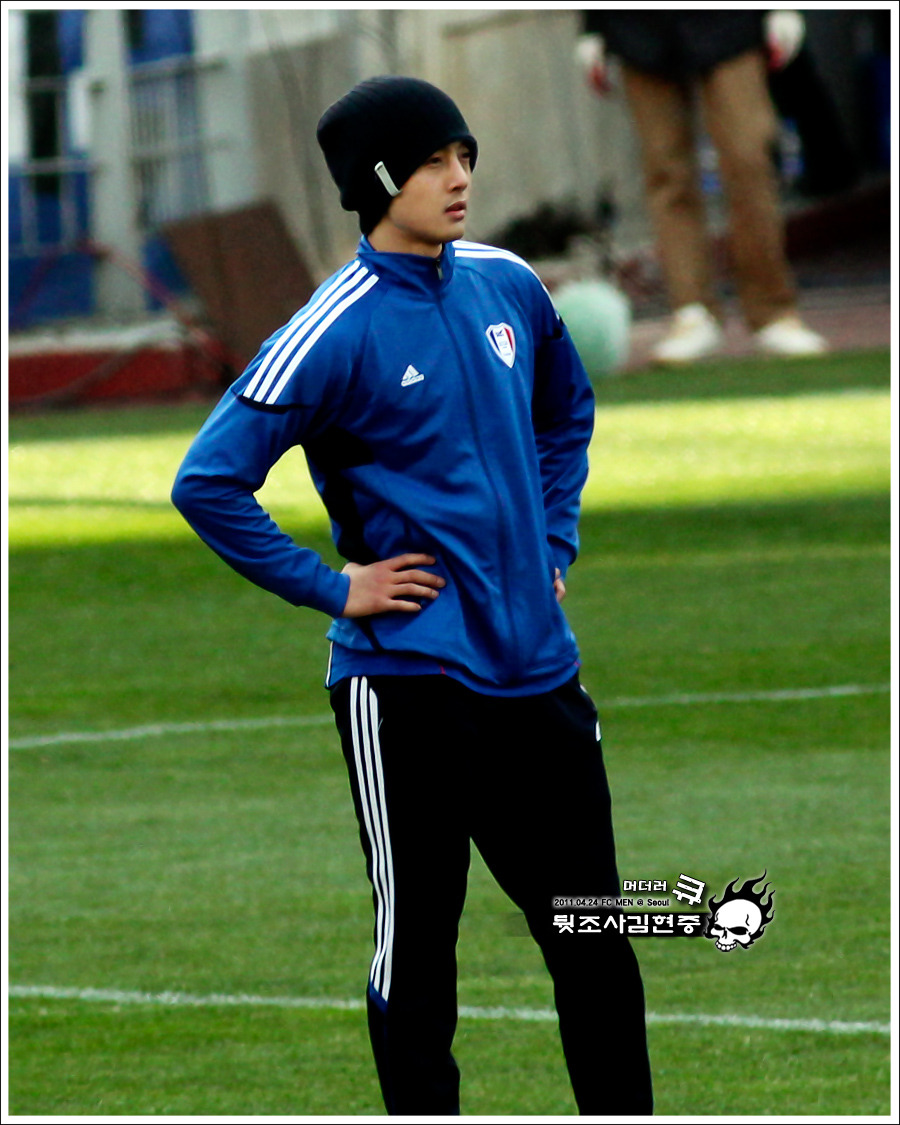 Kim Hyun Joong, Eye Candy En el campo de fútbol A3%255B1%255D