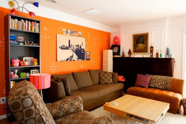 غرف معيشة مشرقة باللون البرتقالي Brown-and-orange-living-room-design