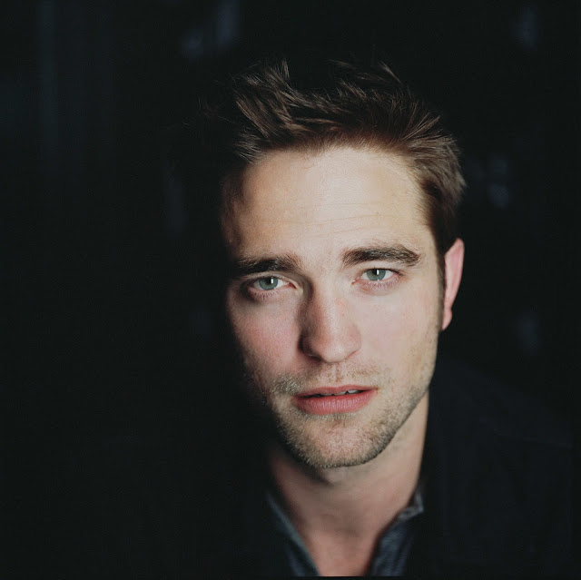 27 Junio - Antiguos Retratos de Cosmopolis, ahora en un UHQ!!! UHQROB2012__5_