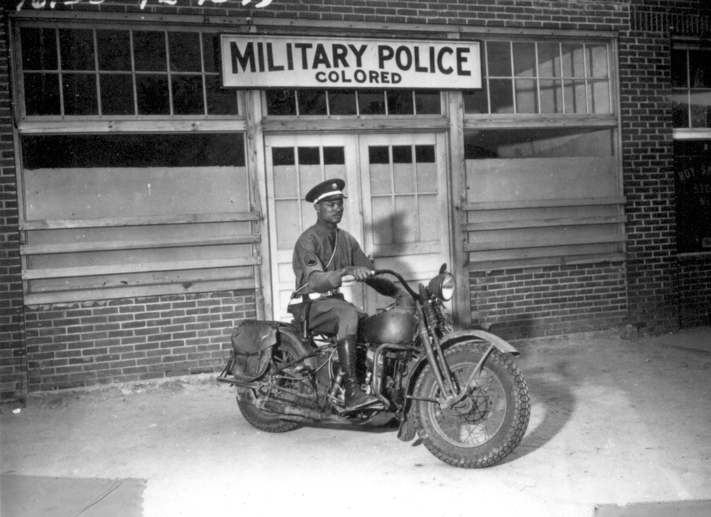 MOTOS en NOIR & BLANC - Page 7 African-americans-wwii-002