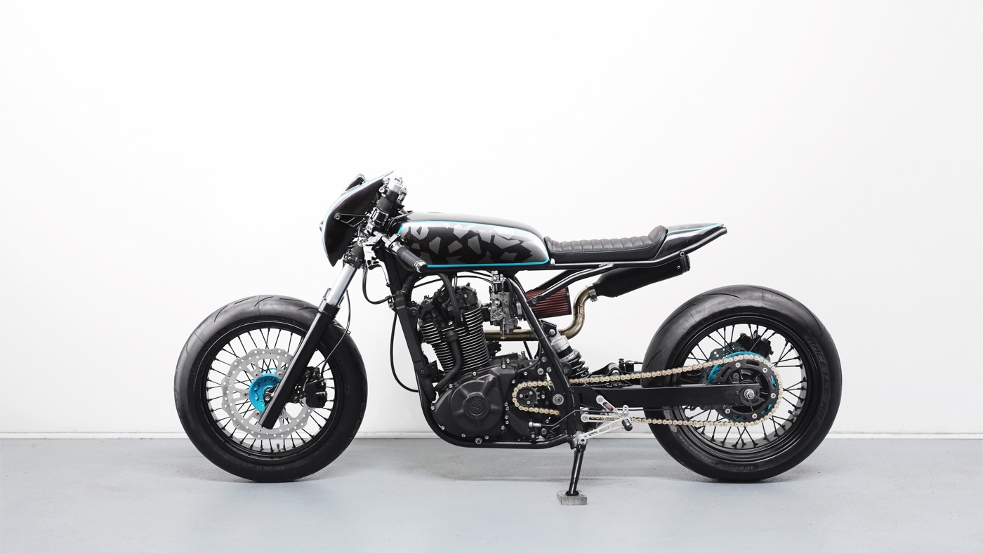 Spassimal (c'te DR) - je trouve Mercenary%2BGarage%2BDesign%2BDublin%2BIreland%2BCustom%2BMotorcycle%2BWorkshop%2BDiamond_Atelier_DA5_side2_photo_Philipp_Wulk