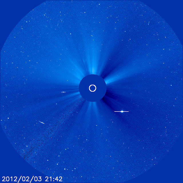 SEGUIMIENTO DE ANOMALIAS Y OBJETOS EXTRAÑOS CERCA DEL SOL - Página 3 20120203_2142_c3_1024