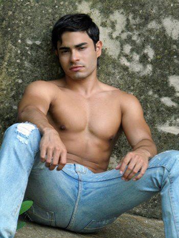 2012 | Mister Earth | Puerto Rico | Javier Díaz 419533_170989499685202_100003224584573_249154_1079488838_n