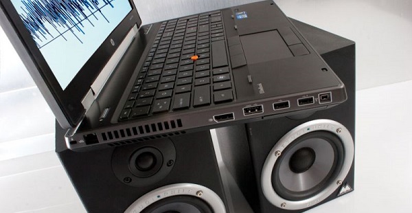 10 اشياء يجب التحقق منها فور شراء لاب توب جديد او مستعمل Laptop-sitting-on-audio-speakers