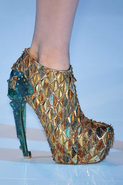 ẤN TƯỢNG ALEXANDER MCQUEEN Alexander-mcqueen-spring-2010-shoes-via-kanye2