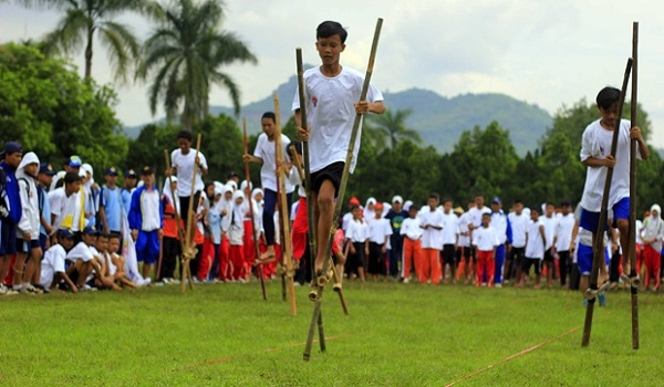 21 Jenis Lomba 17 Agustus-an Paling Unik, Lucu, dan Gokil Lomba%2BBalap%2BEgrang