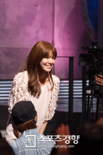  {PICTS / 120804} Sooyoung @ Comedy Big 3 News Pictorial 120804soo