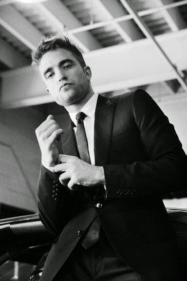 5 Enero - Nuevo Outtake de Rob para Esquire!!!! 10438512_1581705425396696_1981798828651852314_n