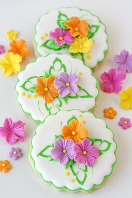 Flores                                                 . Fondant-flower-cookies-3