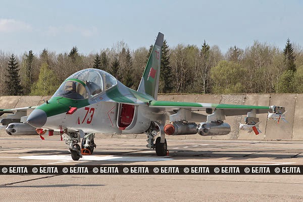 ابريل القادم : بيلاروسيا تتسلم 4 مقاتلات Yak-130 وكازخستان تتسلم 4 مقاتلات Su-30SM Belarusian%2BAir%2BForce%2Btakes%2Bdelivery%2Bof%2Bfour%2BYak-130%2Btrainer%2Baircraft%2B5