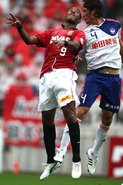 J-League & Futebol Japones - Página 4 Urawa_albirex_j1_2011