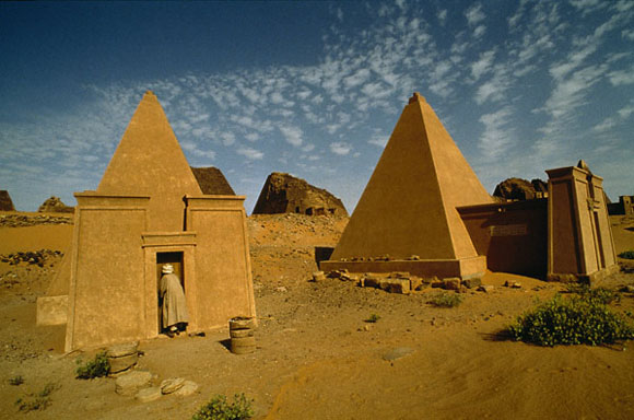 هل سمعت عن أهرامات السودان Sudan_Meroe-Pyramids