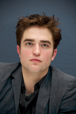 5 Abril - Fotos de Rob en HQ de la conferencia de prensa de WFE + Fotos con Tai. Pattinsonlife-wfe-41-10