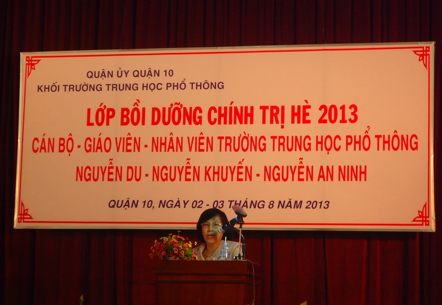 Bồi dưỡng chính trị Hè 2013 DSC01048