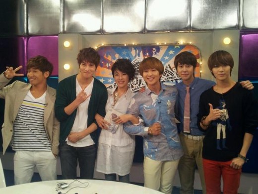 KyuHyun من Super Junior " انها نجمتي لكنها تحب فقط Onew من SHINee "   Topstars