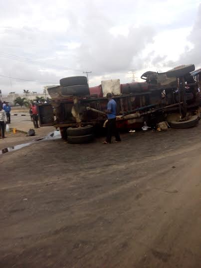 Photos From The Accident Along Lekki Ajah Road This Evening D