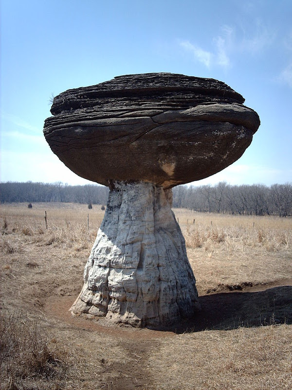 Outstanding rocks صخور معلقة Mushroom-rock%255B3%255D