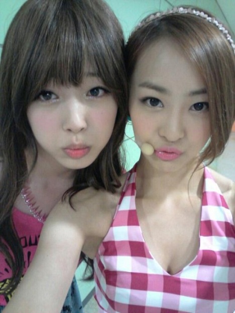 أظهرت Dasom من SISTAR صداقتها القريبة مع Sulli من ( F(X  20120714_dasom_sulli