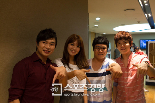 [PICS][04.08.12] Sooyoung @ Comedy Big 3 News Pictorial 120804soo4