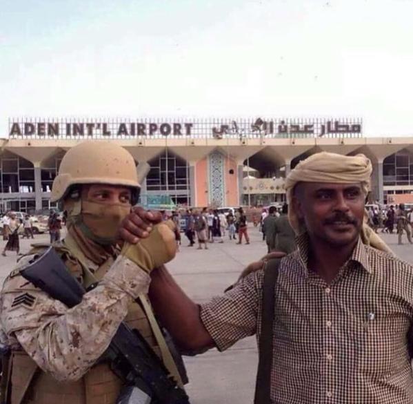 الحوثيون يواصلون تراجعهم في عدن وقوات هادي تُسيطر بعد المطار على الميناء Photos%2Bof%2BSaudi%2Btroops%2Bat%2BAdens%2Bairport%252C%2BYemen%2B5