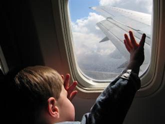 Γιατί τα παράθυρα στα αεροπλάνα έχουν οβάλ σχήμα (;)   Airplane_oval_window_