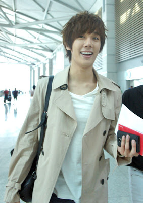 [22.07]Park Jung Min dans un drama taïwanais. 20110721_jungmin_airport_2