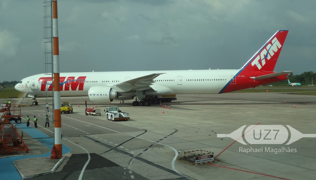[Brasil] Boeing 777-300ER TAM em SBBE (Belém) PTMUI1