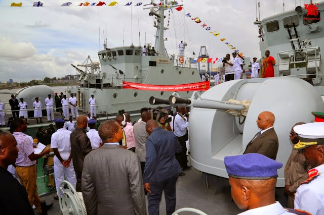 تنزانيا تستلم زورقي دوريه من الصين لاستعمالهما في مكافحة القرصنه  Tanzanian%2Bnavy%2Bobtains%2Btwo%2BChinese%2Bpatrol%2Bboats%2Bfor%2Banti-piracy%2Boperations%2B3