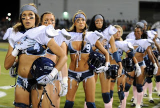 Espectáculo reconvertido en deporte: Fútbol americano en lencería Dallas-Desire-beat-Los-Angeles-Temptation-in-Lingerie-Football_2