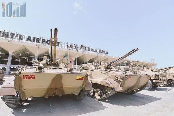 عربات و مدرعات bmp3 و دبابات لوكليرك إماراتية باليمن  Saudi-led%2Bcoalition%2Btanks%2Band%2Barmoured%2Bfighting%2Bvehicles%2Bparked%2Bat%2BAden%2527s%2BInt%2BAirport%2B3