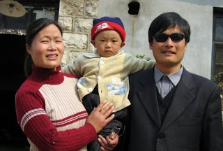 Đào thoát khỏi "thiên đường" - David Thiên Ngọc (Danlambao) Chen-Guangcheng-family