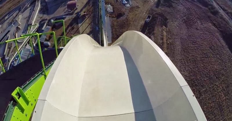 فيديو اطول مزلاج مائي في العالم . Worlds-tallest-waterslide-video-kansas-city