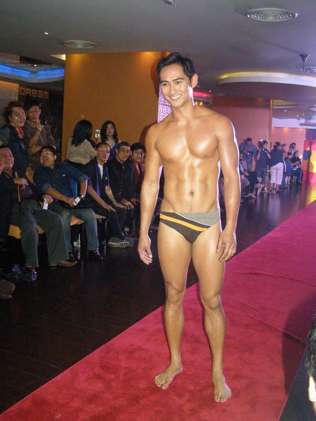 2011 - 2012 | Manhunt - Mister International - Mister Universe Model | Hawaii - USA | Rhonee Rojas Usa