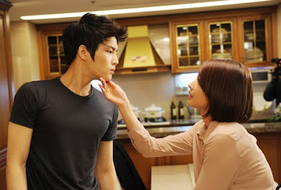 [21.09]Protect The Boss: French kiss entre Jaejoong et Wang Ji Hye [VIDEO] 20110921_jaejoong_wangjihye_2