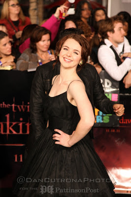 Marlane Barnes habla acerca de Robert Pattinson y Amanecer – Parte 2 Breaking-Dawn-Premier-7400-682x1024