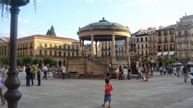 Movimiento foralista y carlista en Vascongadas y Navarra PLAZA%2BDE%2BLOS%2BFUEROS%2C%2BPAMPLONA