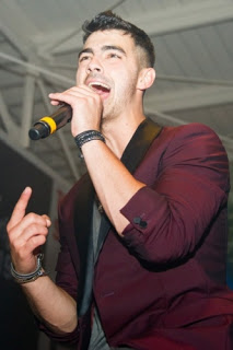 Joe Jonas en Concierto de Paper Magazine (FOTOS y VIDEOS) Normal_JW_JoePaperConcert_070611_MQ-007