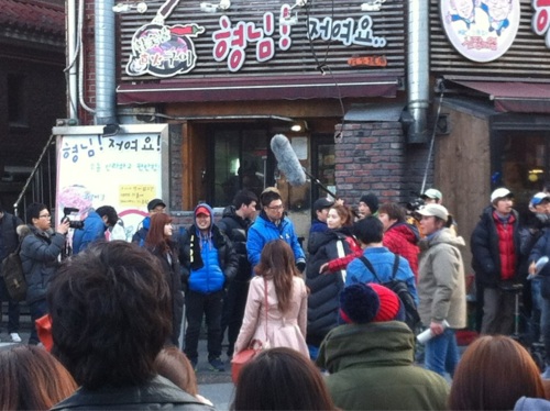 [PICS] YoonA in HongDae @ Love Rain || 25.03.12 Tumblr_m1fyr67yVL1qiknqko1_500