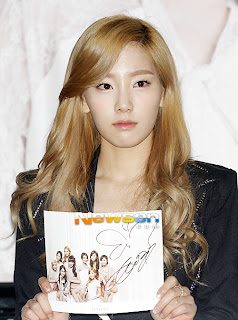 [PICS][11.03.2012]SNSD @ J.ESTINA Fansign Event  361b12a7857b7d4cdf9256bc17821861_41925792.2012031120172510011