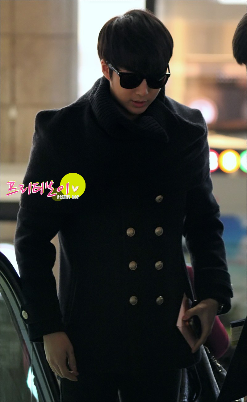 Kim Hyung Jun @ Aeropuerto Gimpo japon 6