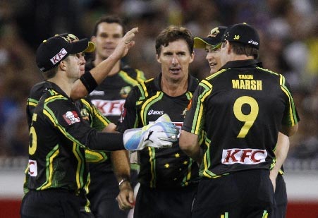 The Thunderbolts | PRACTICE India-vs-australia-2nd-t20-brad-hogg-celebrates-with-teammates