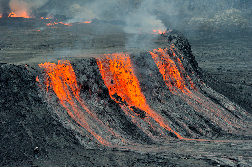  ( 15 صورة مذهلة ) بركان نييراجونجو .. رحلة إلى مركز الأرض Bp204