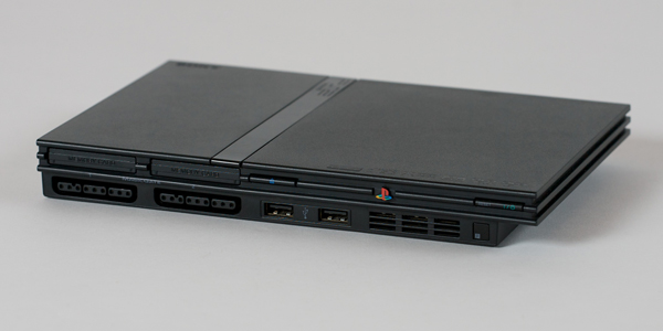 لائحة بـ 5 أجهزة الألعاب الأكثر مبيعاً في تاريخ  Playstation2_slim_front