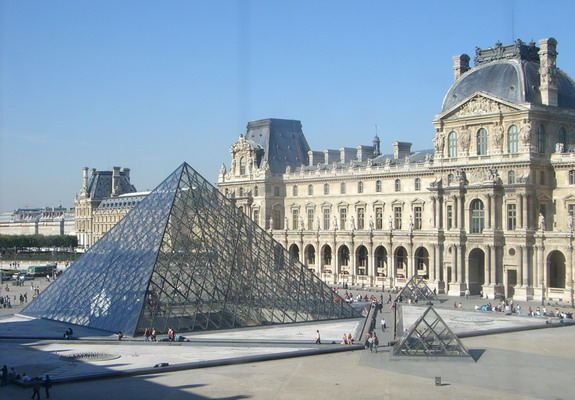 Museé du Louvre Paris-louvre-pyramid