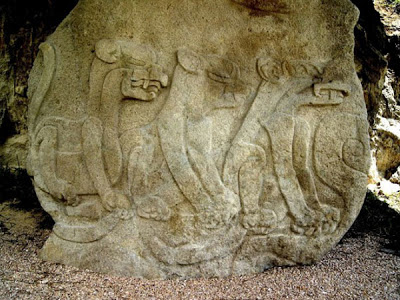 un bas-relief Olmèque découvert à Chalcatzingo Bas_relief_olmeque_Chalcatzingo